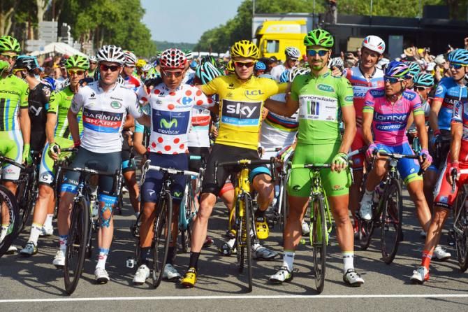 Just 133.5km to go. The jersey holders line up in Versailles