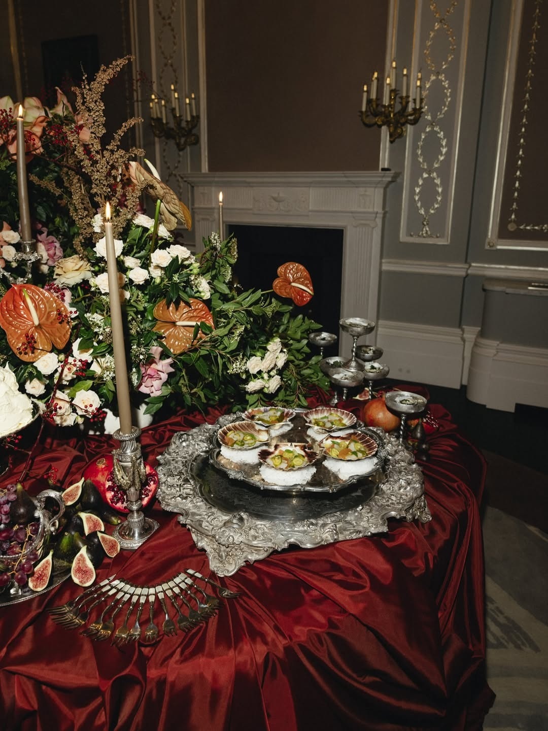 feasting table holding