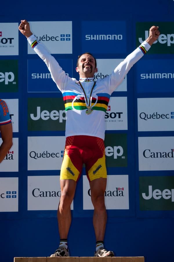 World Champion Jose Antonio Hermida in rainbow stripes.