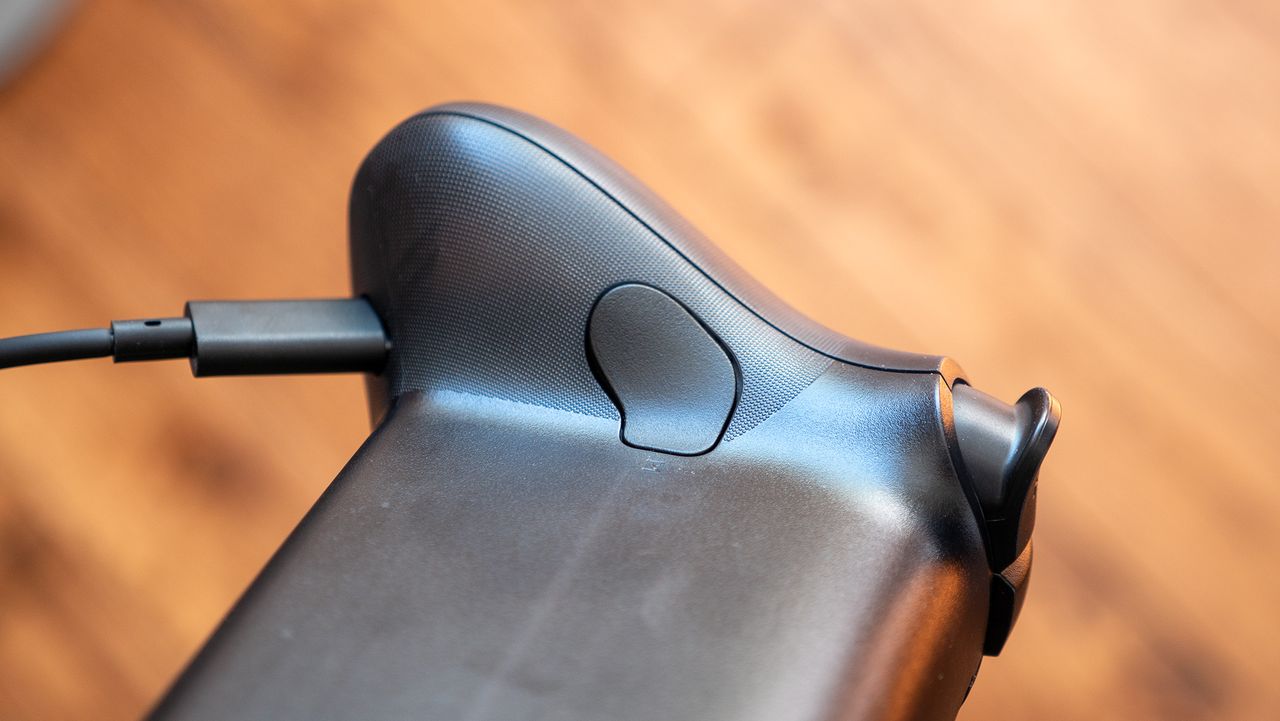 The back buttons on the Viture x 8BitDo Ultimate Mobile Controller