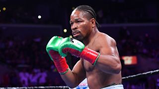 Shawn Porter puts his gloves up at the start of a fight