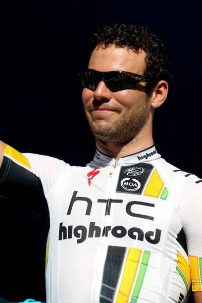 Mark Cavendish salutes the crowd.