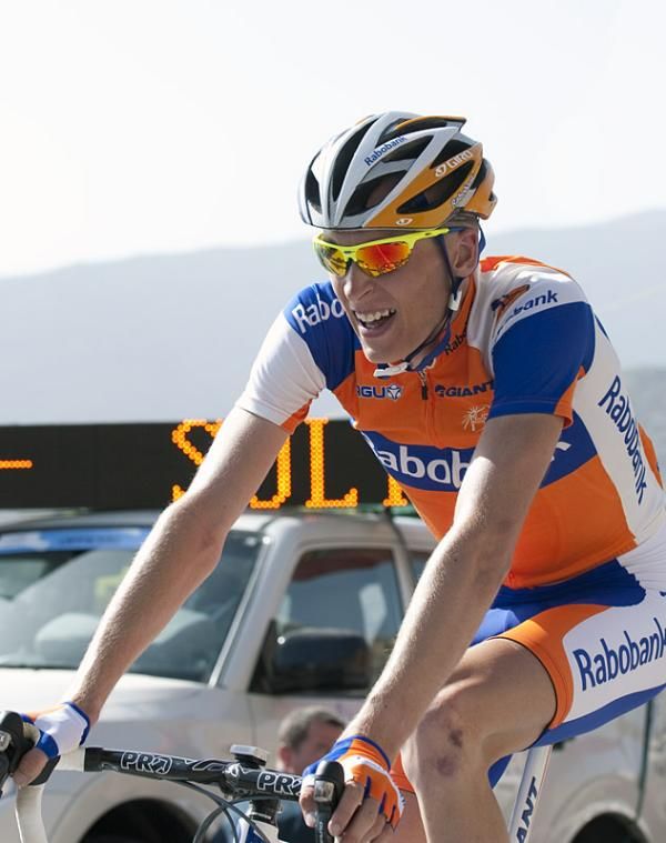 Robert Gesink (Rabobank) alone on the finishing ascent.