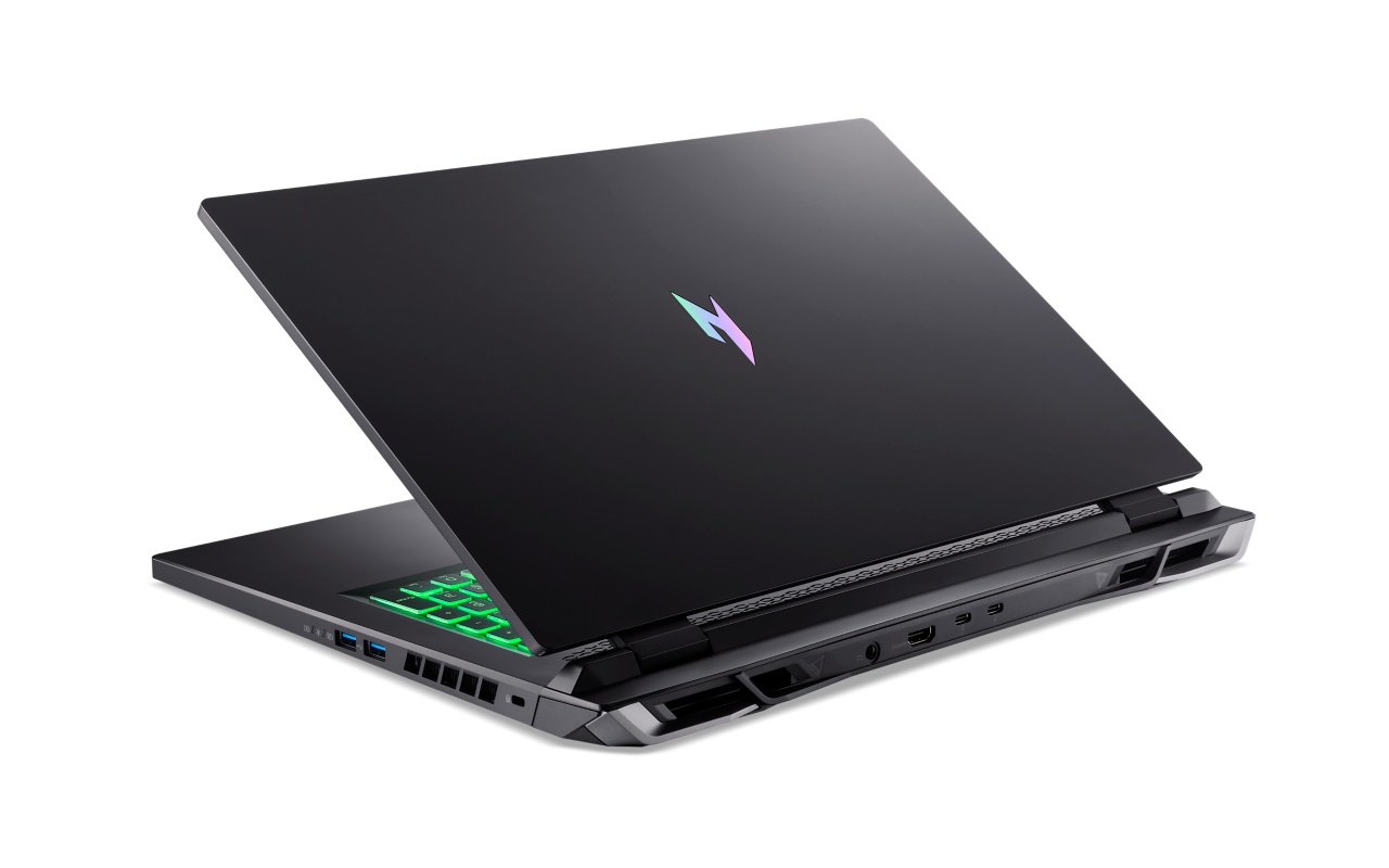 Acer Nitro 17 (AN17-72) gaming laptop.