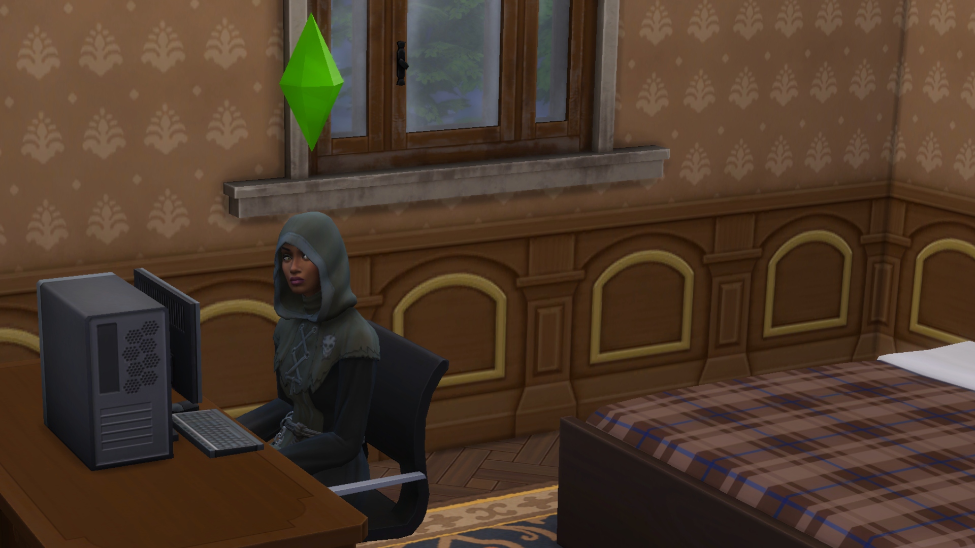 Sim w kostiumie żniwiarza siedzi przy komputerze w The Sims 4