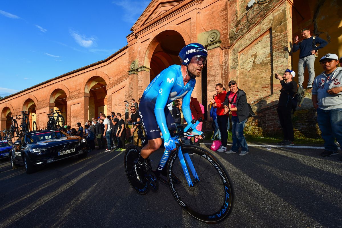 Jos&eacute; Joaqu&iacute;n Rojas (Movistar) rides past the portico wall