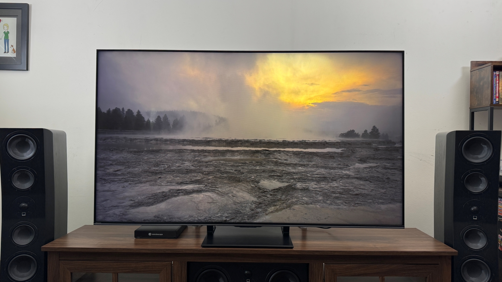 Hisense U75QG showing image of dramatic sunset