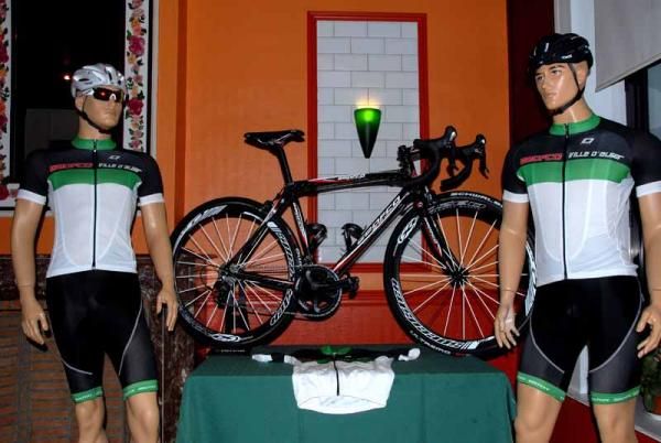 The new bike and the new jersey for 2012