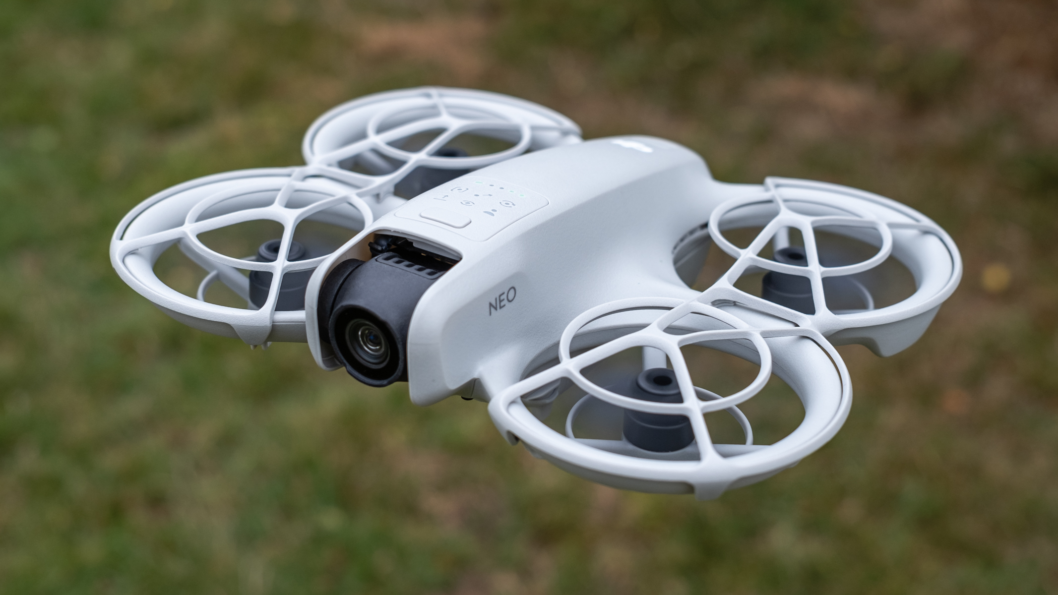 DJI Neo in flight