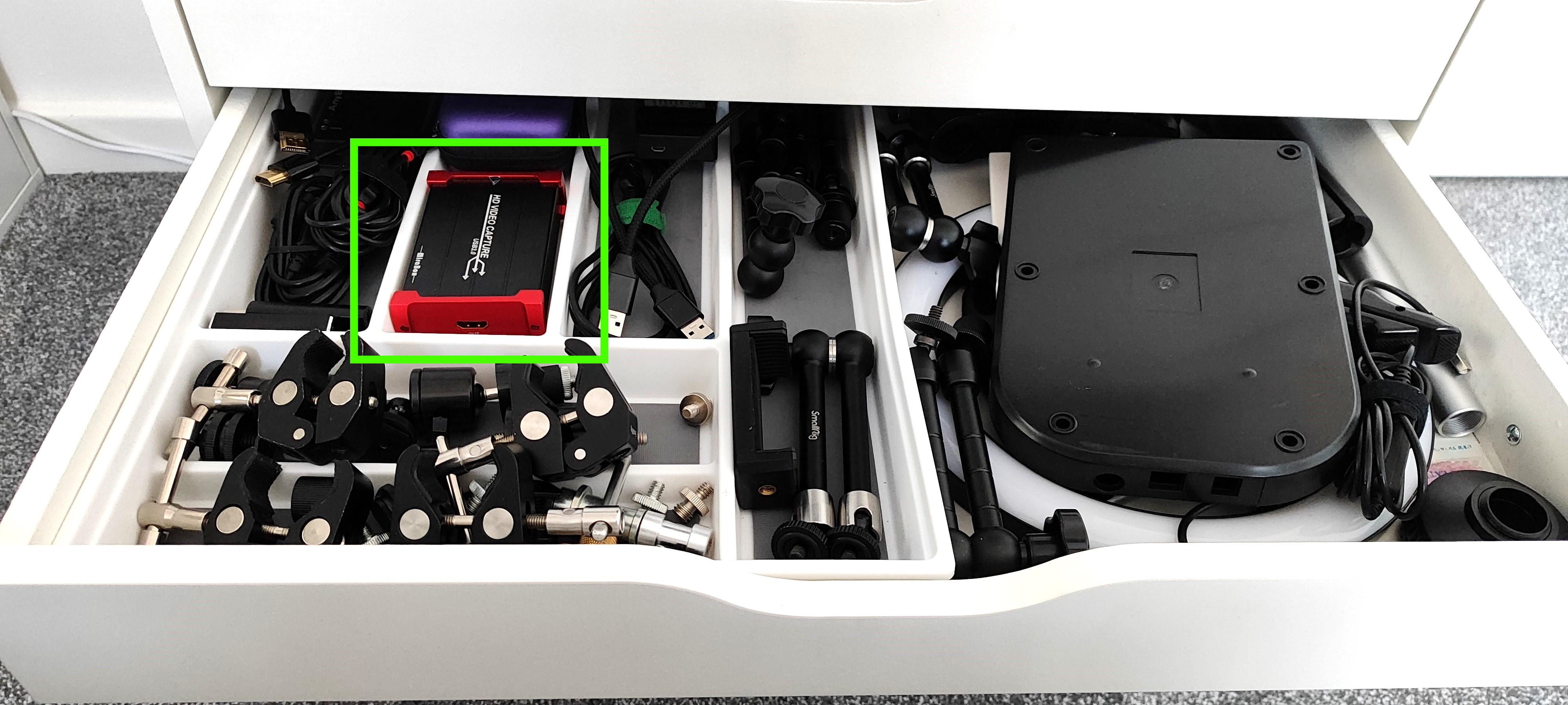 Les' camera drawer, with Mirabox highlighted