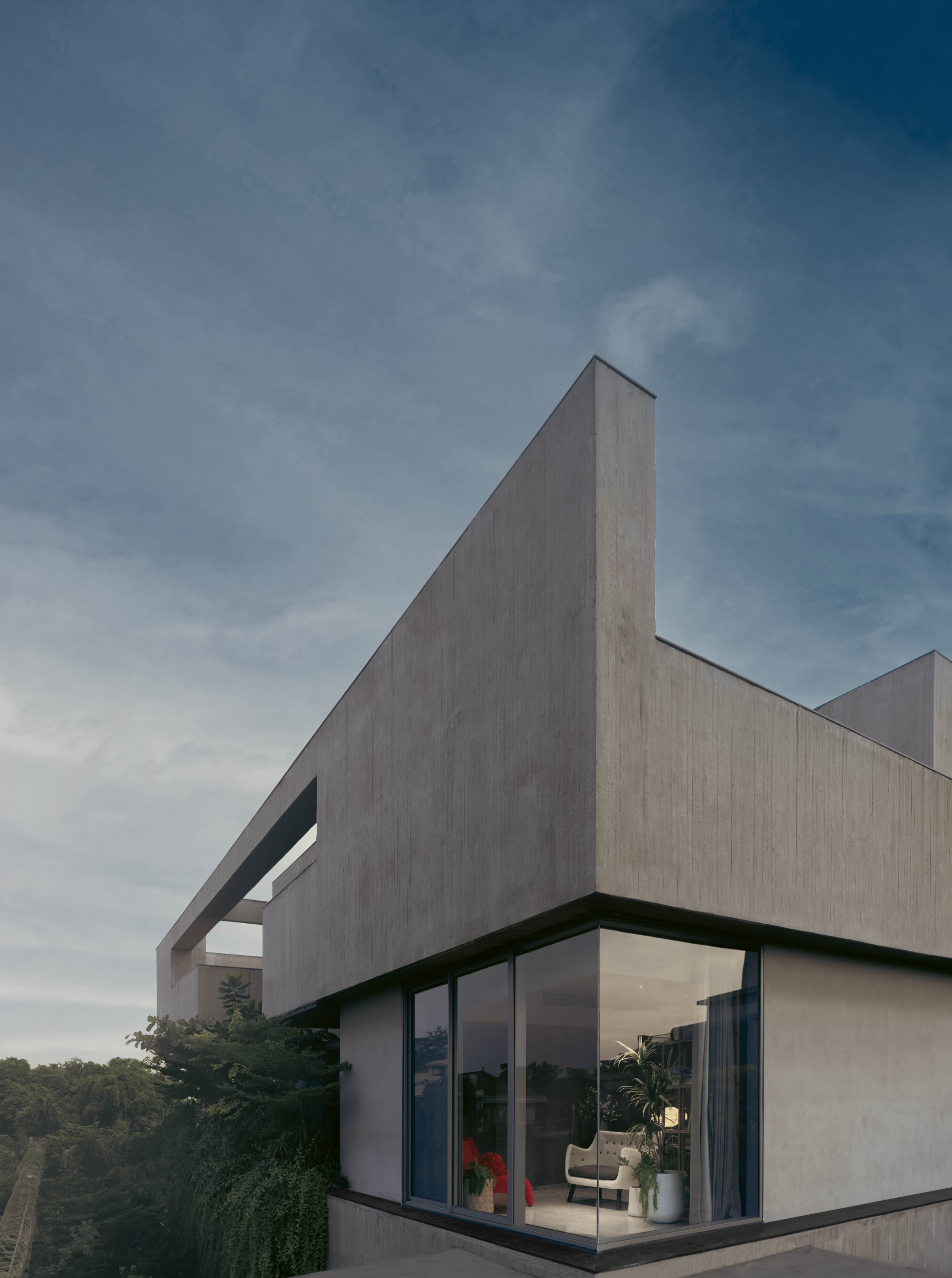 The house combines monumentality with extensive planting