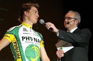 Georges Lüchinger (right) interviews Phonak 'old hand' Bert Grabsch. According to the German rider: 'I hope the team will continue even after the main sponsor Phonak has withdrawn.'