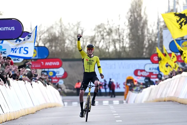 Matteo Jorgenson vince la Dwars door Vlaanderen (foto: Getty Images)