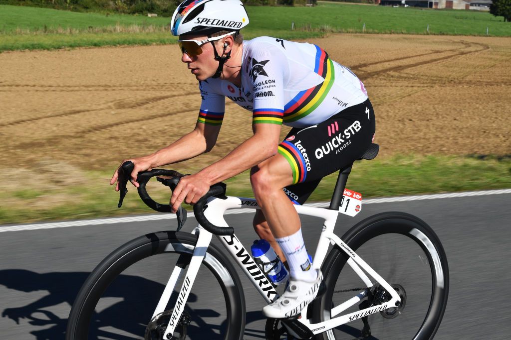 Remco Evenepoel showed off his rainbow jersey at the Binche-Chimay-Binche race