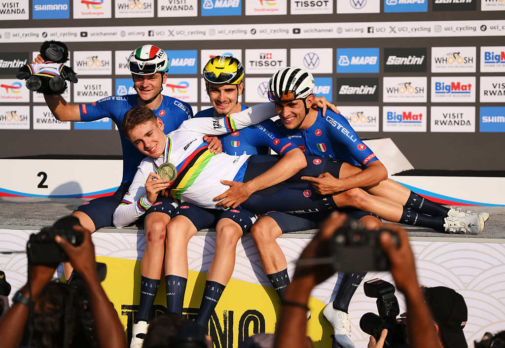 KIGALI, RWANDA - SEPTEMBER 26: Gold medalist, Lorenzo Finn poses on the podium with his teammates Alessandro Borgo, Simone Gualdi and Pietro Mattio and Team Italy after the 98th UCI Cycling World Championships Kigali 2025, Men Under 23 Road Race a 164.6km race from Kigali to Kigali on September 26, 2025 in Kigali, Rwanda. (Photo by David Ramos/Getty Images)