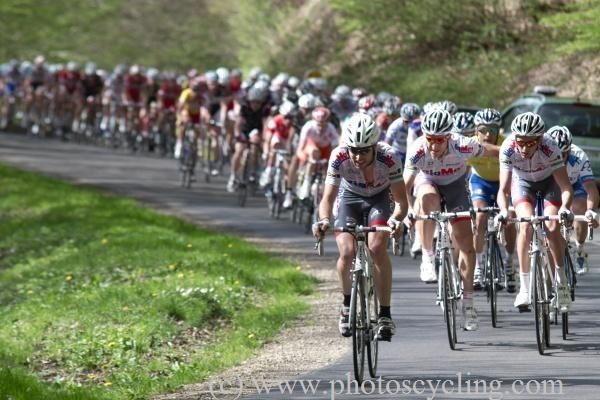 The bunch tackles the Col de la Blossette.