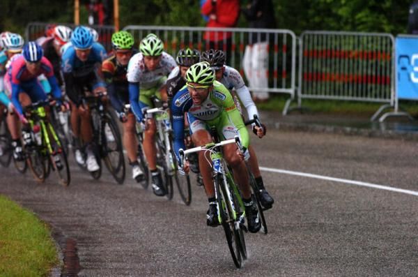 Moser does his work for Sagan on stage 4
