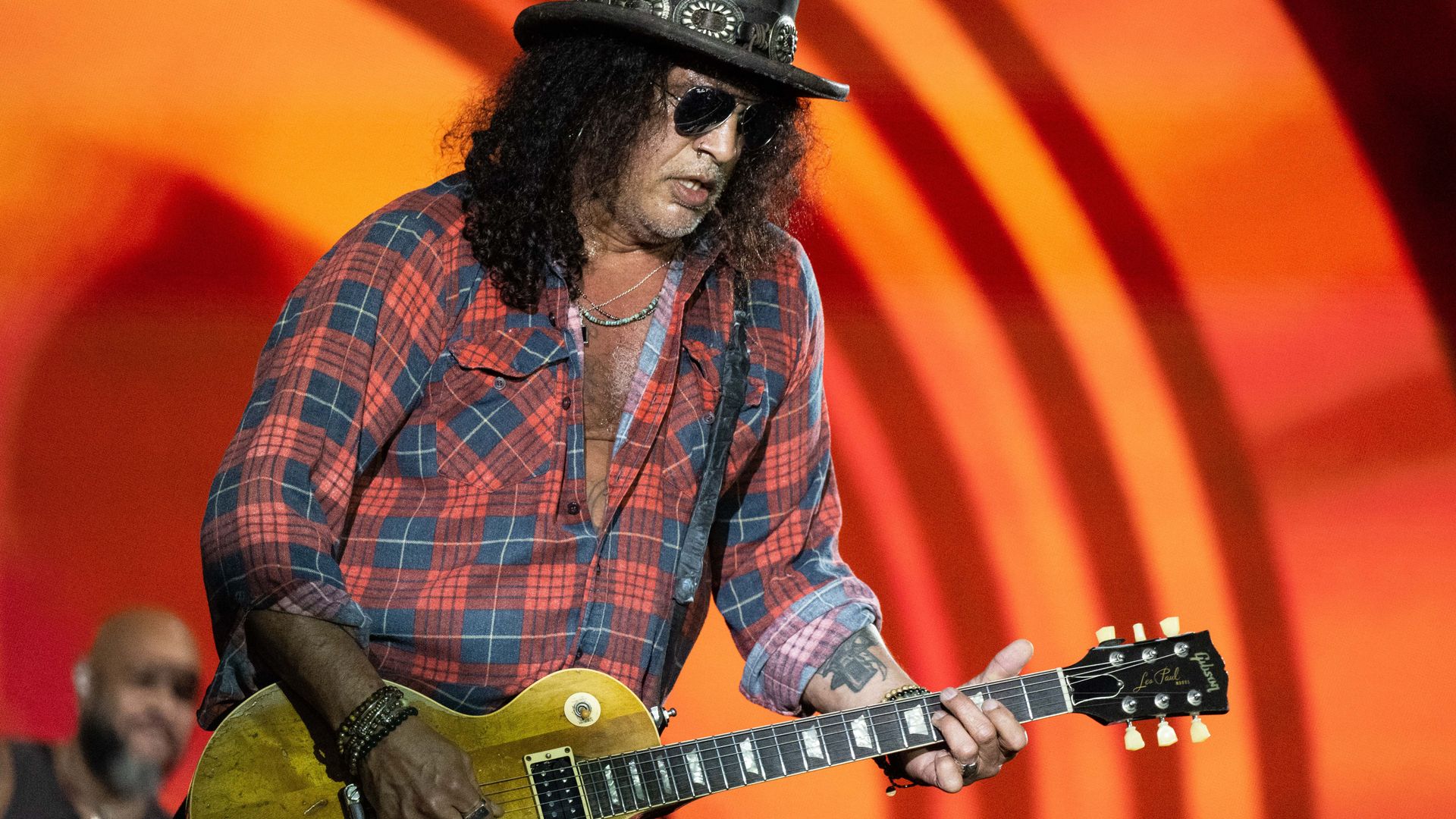 Watch Slash cover Black Sabbath, Led Zeppelin and AC/DC hits at Las ...