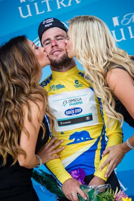Mark Cavendish (Omega Pharma-Quickstep) takes the leaders jersey on day 1