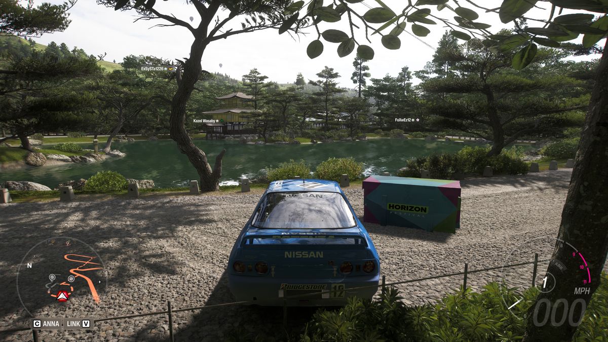 Forza Horizon 6 Ohtani Treasure Hunt: A car parked next to the Treasure Hunt chest facing Kinkaku-Ji Temple across the water.