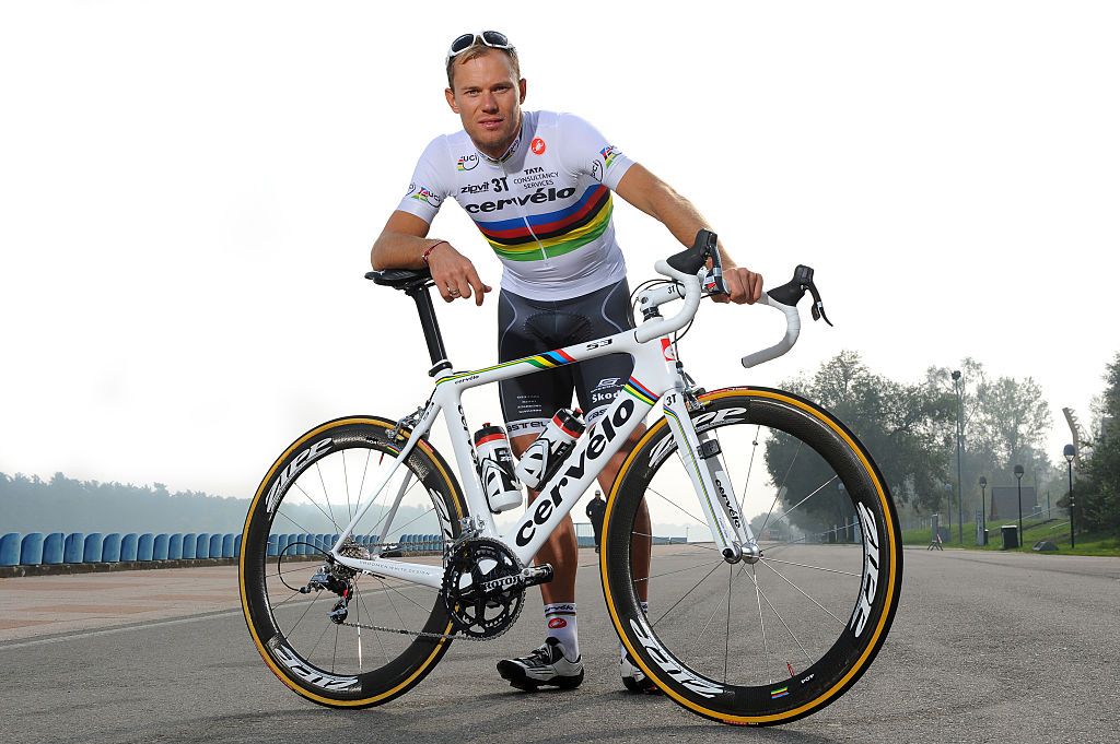 Cerv&eacute;lo TestTeam's Thor Hushovd poses in his new road race world champion's jersey &ndash; the same design as the one for sale here on eBay &ndash; and matching Cerv&eacute;lo bike in late 2010