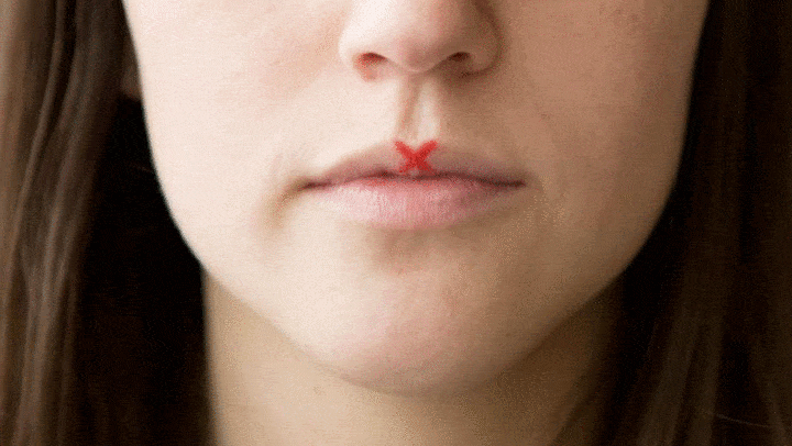 GIF ¦ Cupids Bow Lipstick Application