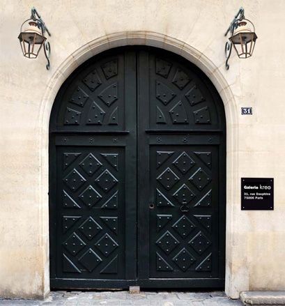 The imposing entrance to Galerie Kreo in Paris