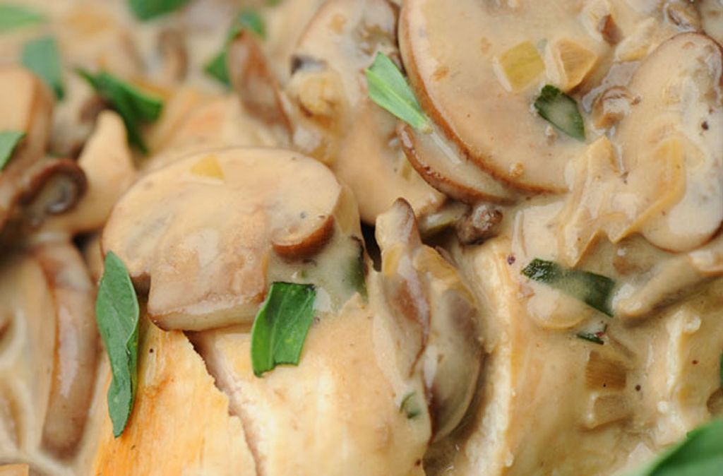 Chicken in mushroom and tarragon sauce | Dinner Recipes | GoodtoKnow