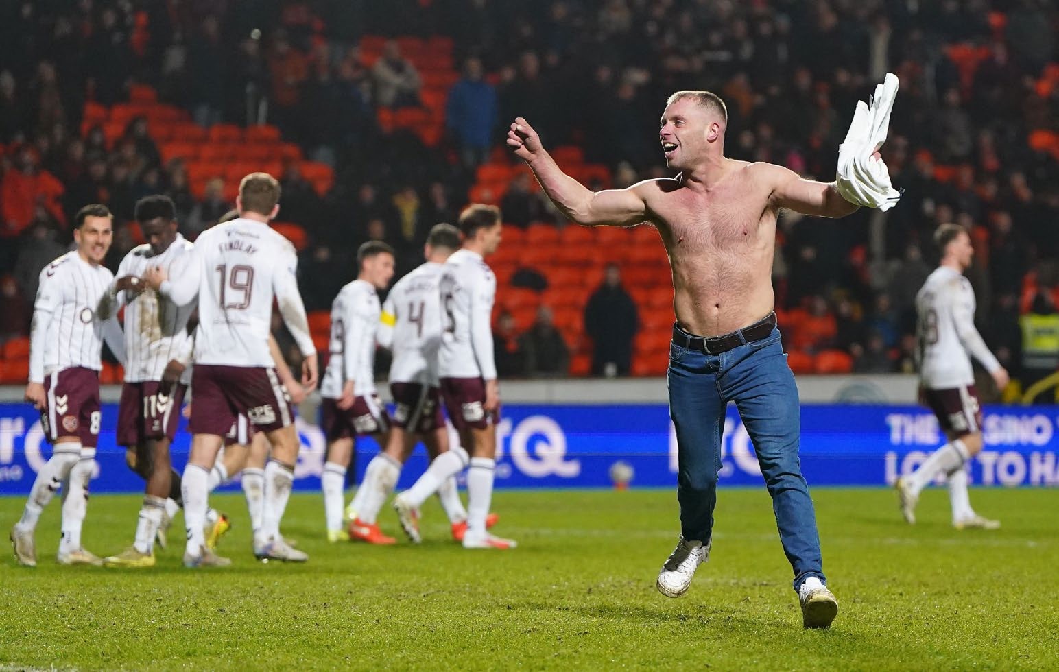 FFT389.feat_hearts.shutterstock_editorial_16487626el