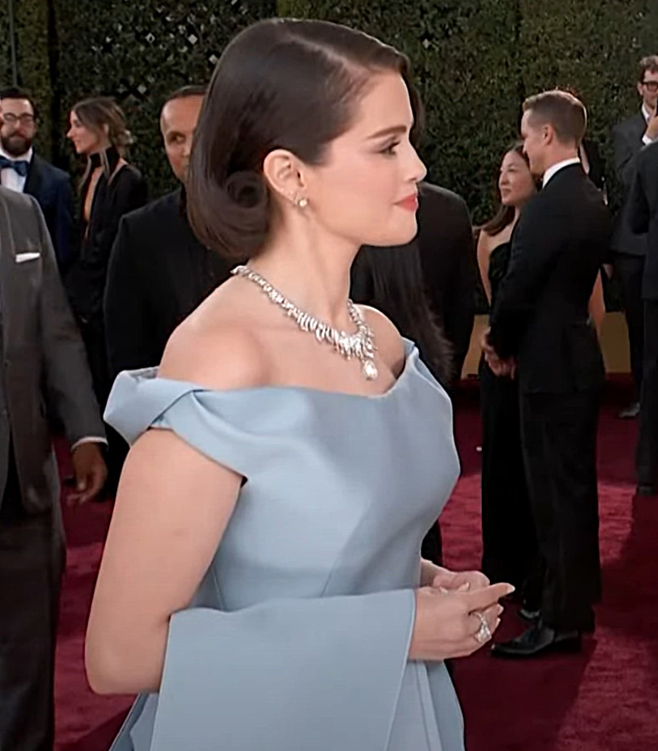 Selena Gomez talks on the red carpet at the 2025 Golden Globe Awards.