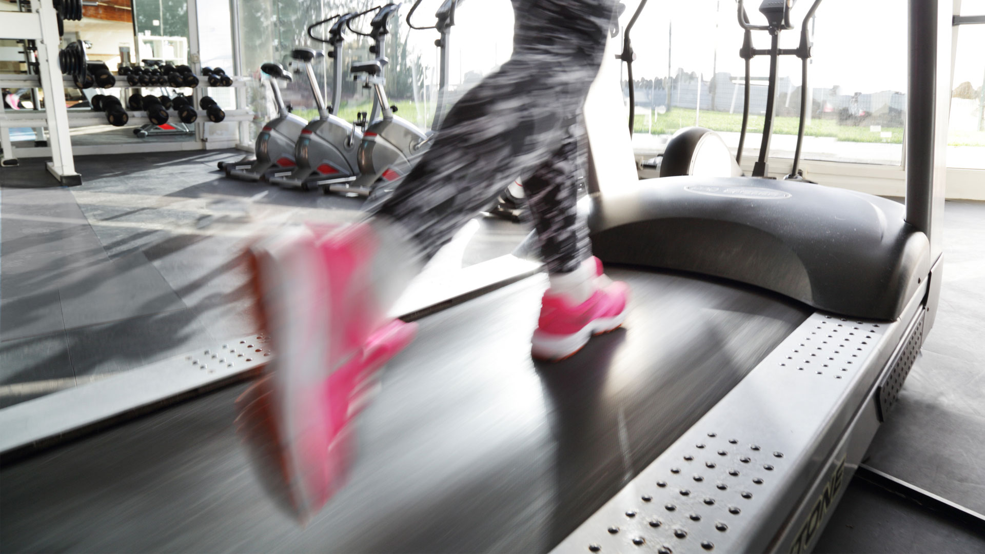 What is gait analysis? image of runner's feet on treadmill