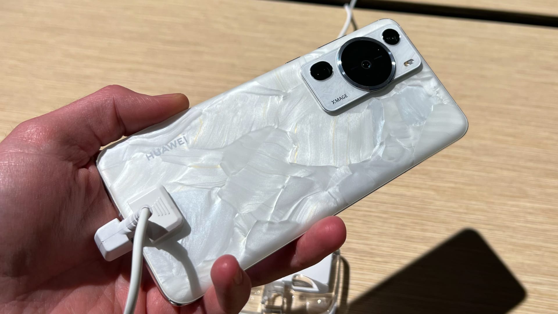 Huawei P60 Pro i rococo-vitt