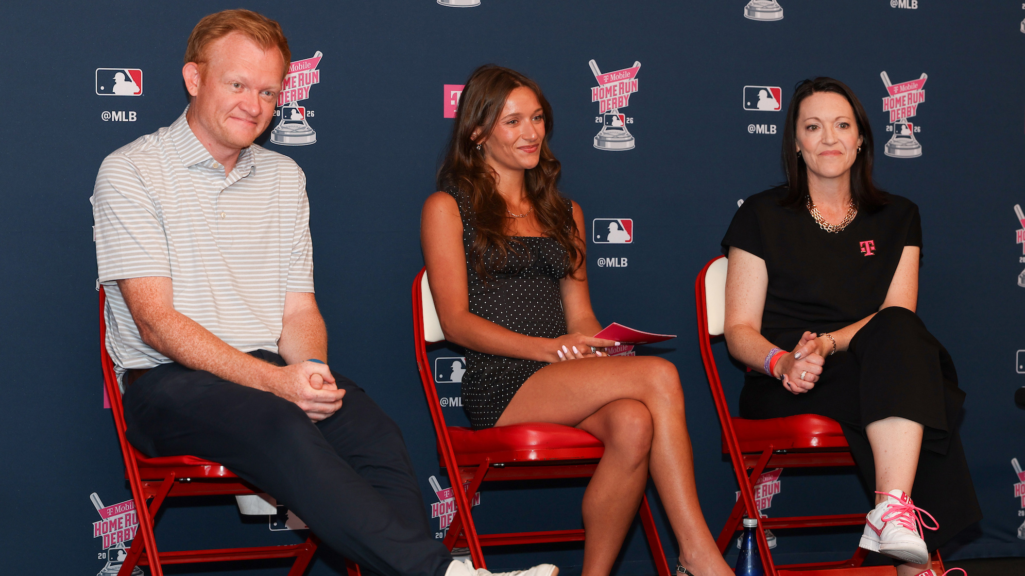 آمی آزی از T-Mobile و شان کورتیس از MLB