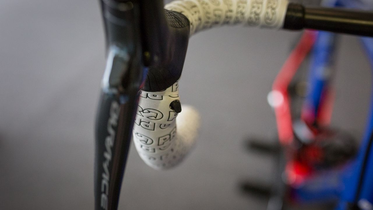 As is common with sprinters, Cimolai runs satellite sprint shifters on the handlebar drops