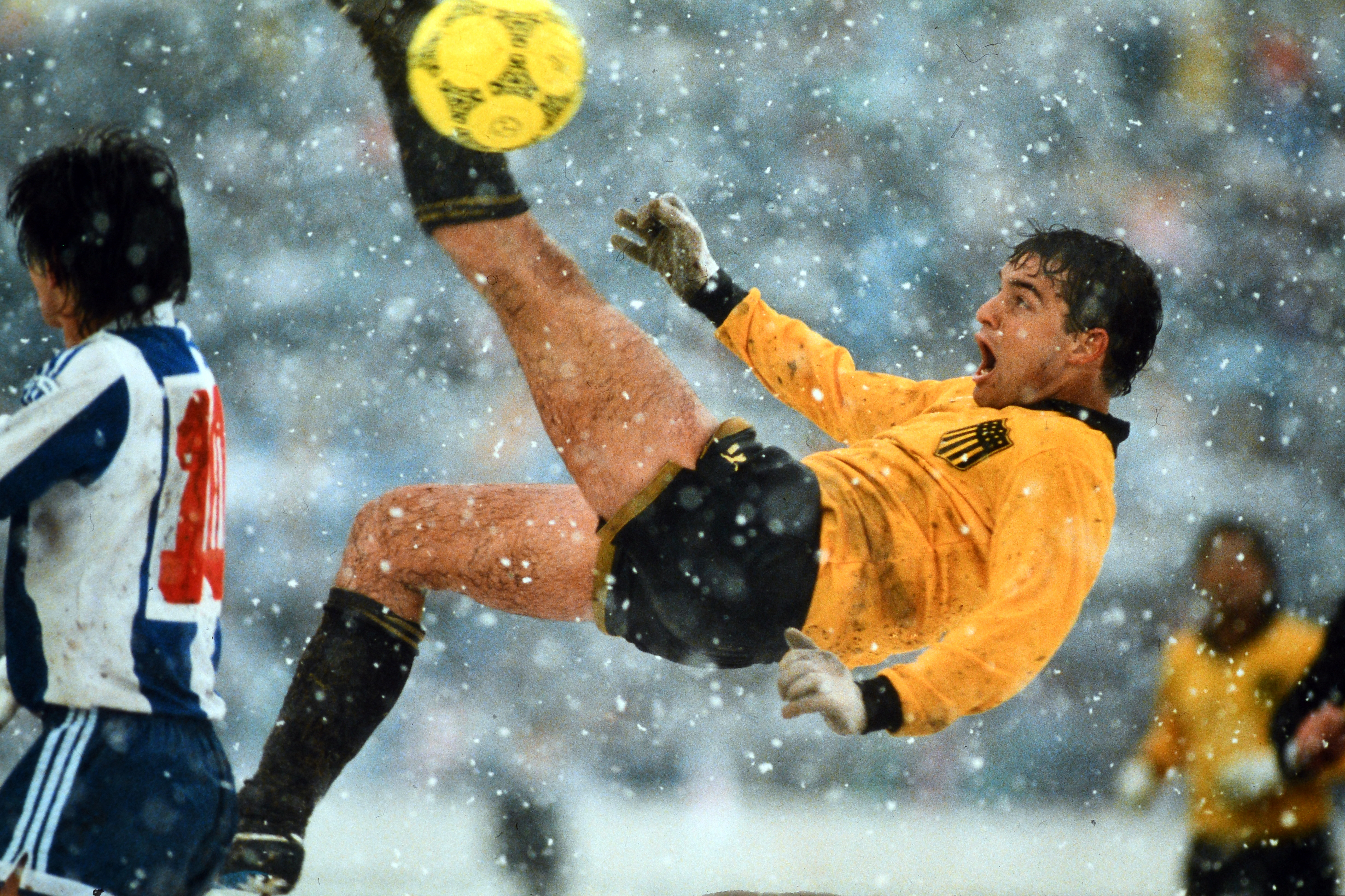 Peñarol in action against Porto in the Intercontinental Cup in Tokyo in December 1987.