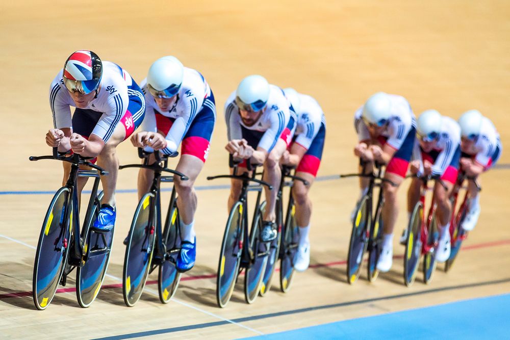 The men's endurance team put in some practice laps