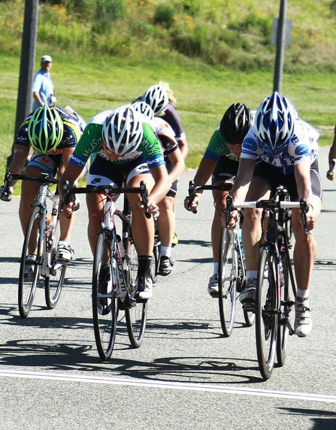 The race to the line finds Dana Walton (Team Alliance Environmental) just edging out Alysha Keith (Team New Zealand) by inches.