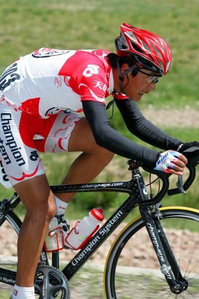 Ma Haijun (Qinghai) working hard to bridge the gap to the two leaders.