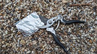 Pruning shears with aluminum foil