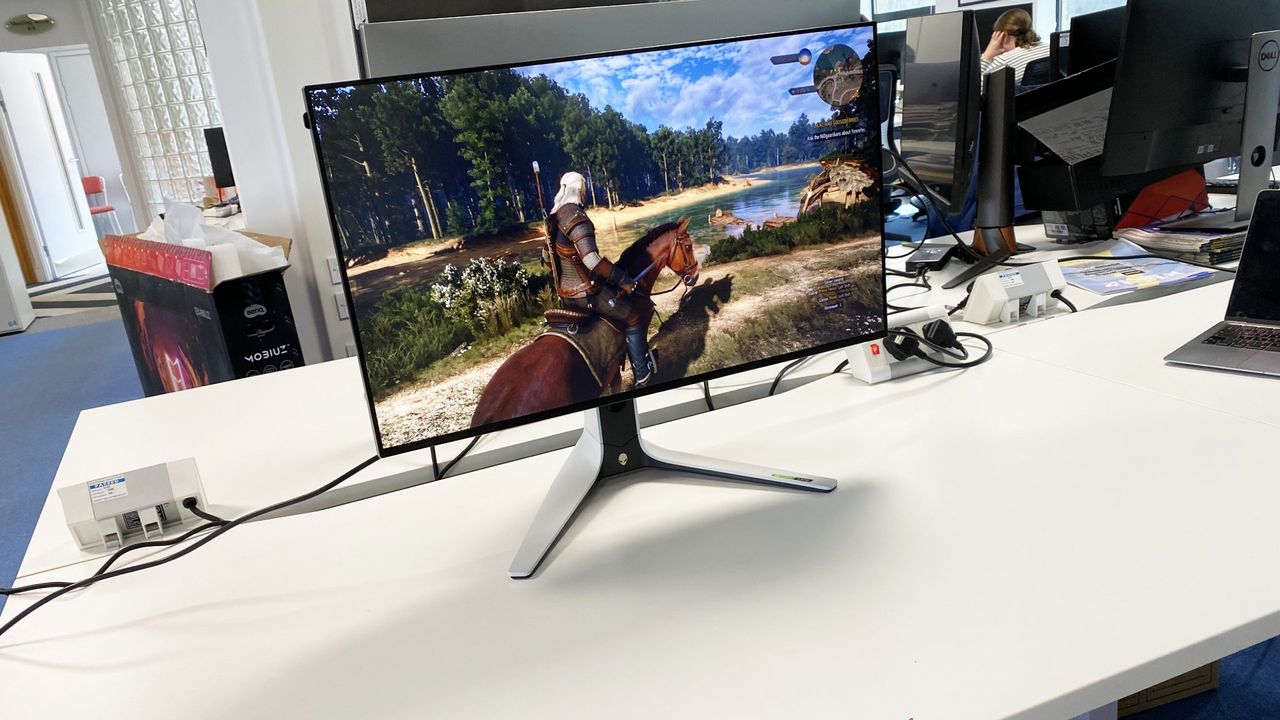 Alienware AW2723DF