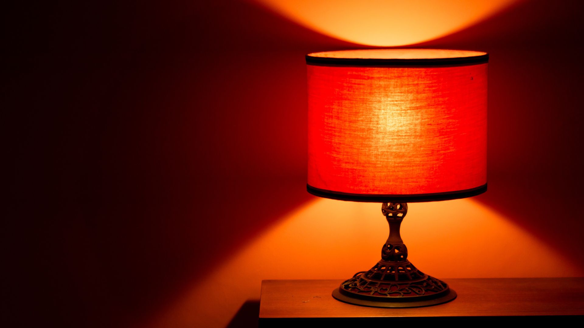 A red bedside table lamp