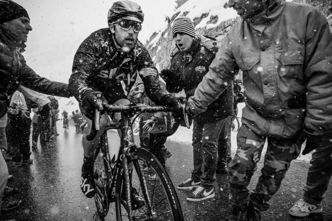 Dario Cataldo suffers through the snow and cold during the Giro