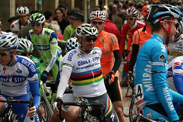 World champion Paolo Bettini (Quick Step) waits for the race to get underway.