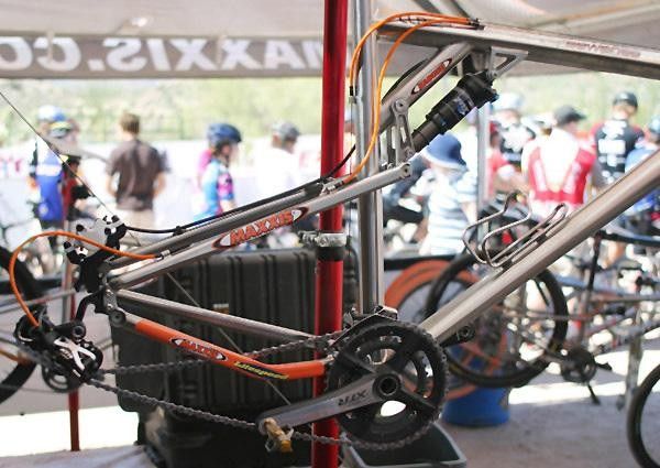 The new Sewanee uses asymmetrical chain stays and new dropout pivots to accommodate an increase in travel to 85mm.