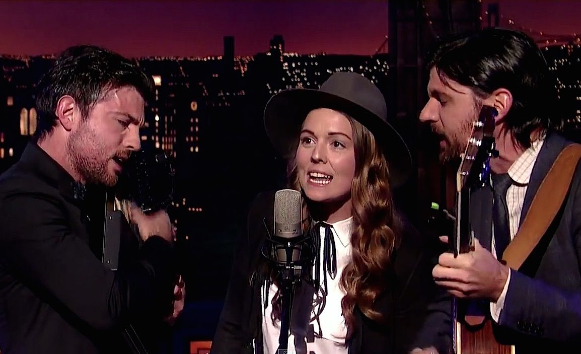 The Avett Brothers and Brandi Carlile sing &amp;quot;Keep On the Sunny SIde&amp;quot;