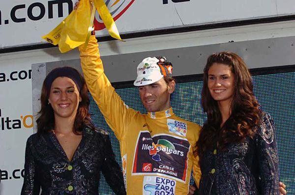 Alejandro Valverde (Caisse d'Epargne) on the podium in gold