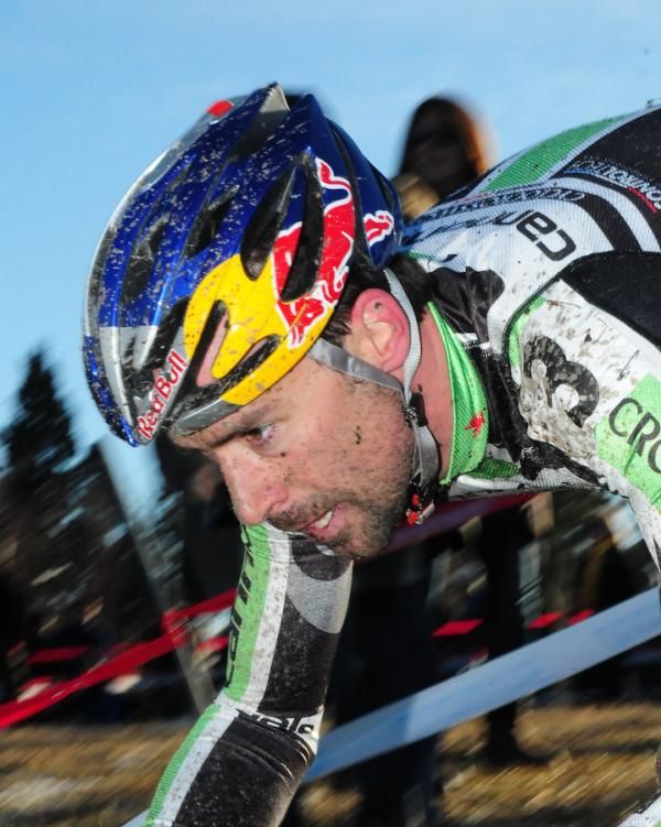Tim Johnson (Cannondale-Cyclocrossworld.com) descending in third place.