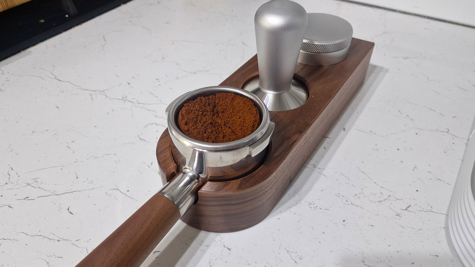 Tamper accessories with the Meraki espresso machine