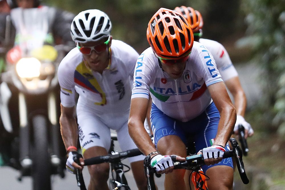 Nibali leads Henao and Majka on the final climb