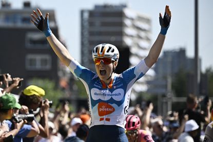 Charlotte Kool wins stage on of the Tour de France Femmes